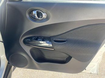 Nissan Juke 1.6 Acenta Premium XTRON Euro 5 5dr