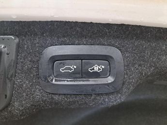 Volvo S90 2.0h T8 Recharge 11.6kWh R-Design Auto AWD Euro 6 (s/s) 4dr