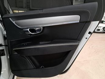 Volvo S90 2.0h T8 Recharge 11.6kWh R-Design Auto AWD Euro 6 (s/s) 4dr