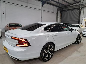 Volvo S90 2.0h T8 Recharge 11.6kWh R-Design Auto AWD Euro 6 (s/s) 4dr