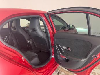 Mercedes-Benz A Class 1.3 A180 AMG Line (Premium) 7G-DCT Euro 6 (s/s) 5dr