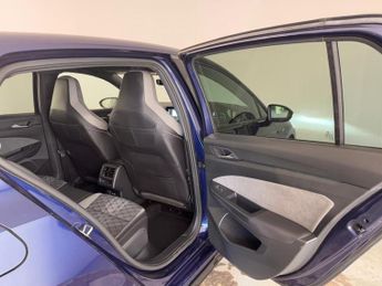 Volkswagen Golf 1.5 TSI R-Line Euro 6 (s/s) 5dr