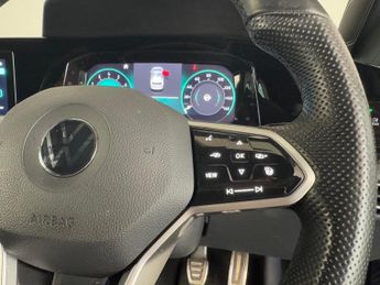 Volkswagen Golf 1.5 TSI R-Line Euro 6 (s/s) 5dr