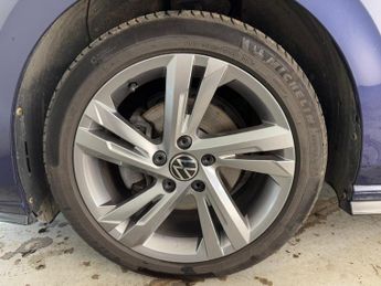 Volkswagen Golf 1.5 TSI R-Line Euro 6 (s/s) 5dr