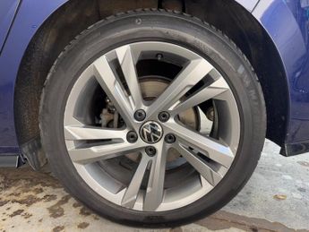 Volkswagen Golf 1.5 TSI R-Line Euro 6 (s/s) 5dr