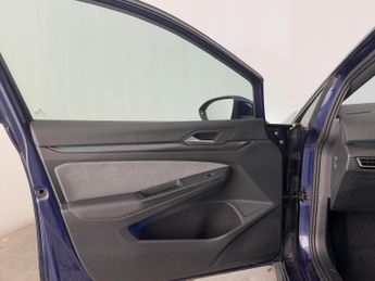 Volkswagen Golf 1.5 TSI R-Line Euro 6 (s/s) 5dr