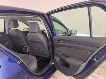 Volkswagen Golf 1.5 eTSI MHEV Style DSG Euro 6 (s/s) 5dr
