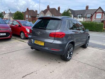 Volkswagen Tiguan 2.0 TDI BlueMotion Tech SE DSG 4WD Euro 5 (s/s) 5dr