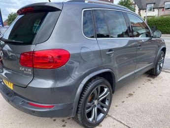 Volkswagen Tiguan 2.0 TDI BlueMotion Tech SE DSG 4WD Euro 5 (s/s) 5dr