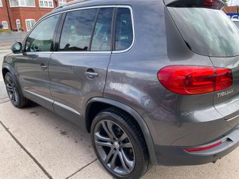 Volkswagen Tiguan 2.0 TDI BlueMotion Tech SE DSG 4WD Euro 5 (s/s) 5dr