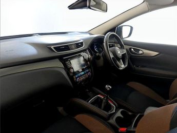 Nissan Qashqai 1.3 DIG-T N-Motion Euro 6 (s/s) 5dr