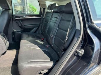 VOLKSWAGEN TOUAREG 3.0 TDI V6 BlueMotion Tech SE SUV 5dr Diesel Tiptronic 4WD Euro 