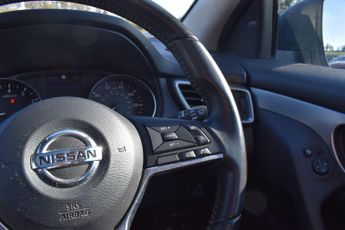 Nissan Qashqai 1.3 DIG-T N-Connecta Euro 6 (s/s) 5dr