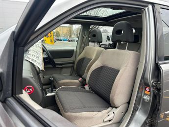 Nissan X-Trail 2.5i Columbia 5dr