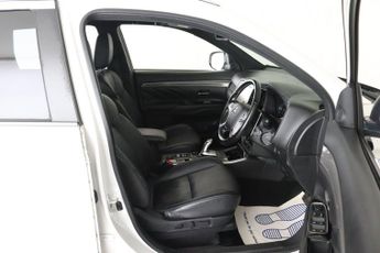 Mitsubishi Outlander 2.4h TwinMotor 13.8kWh Dynamic CVT 4WD Euro 6 (s/s) 5dr