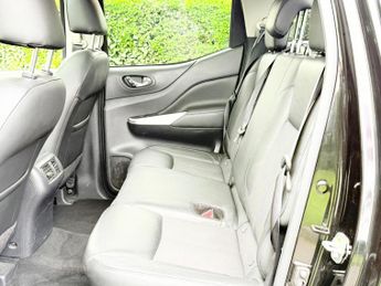 Nissan Navara 2.3 dCi N-Guard Auto 4WD Euro 6 4dr