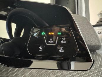 Volkswagen Golf 1.5 eTSI MHEV R-Line DSG Euro 6 (s/s) 5dr