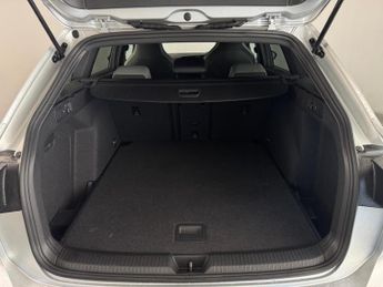 Volkswagen Golf 1.5 eTSI MHEV R-Line DSG Euro 6 (s/s) 5dr