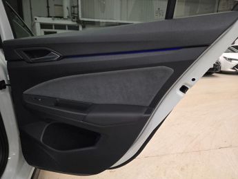Volkswagen Golf 1.5 eTSI MHEV R-Line DSG Euro 6 (s/s) 5dr