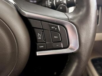 Jaguar XF 2.0i Prestige Auto Euro 6 (s/s) 4dr
