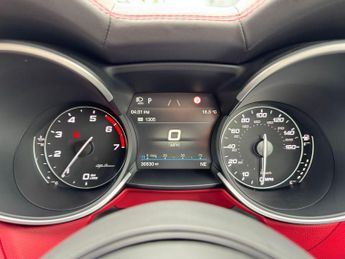 Alfa Romeo Stelvio 2.0T Veloce Auto Q4 AWD Euro 6 (s/s) 5dr