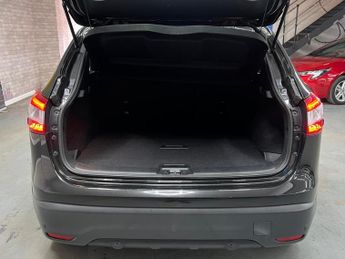 Nissan Qashqai 1.6 dCi Tekna XTRON 2WD Euro 6 (s/s) 5dr