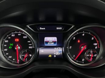 Mercedes-Benz GLA 2.1 GLA220d AMG Line (Premium Plus) 7G-DCT 4MATIC Euro 6 (s/s) 5