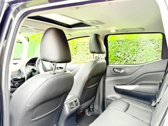 Nissan Navara 2.3 dCi N-Guard Auto 4WD Euro 6 4dr