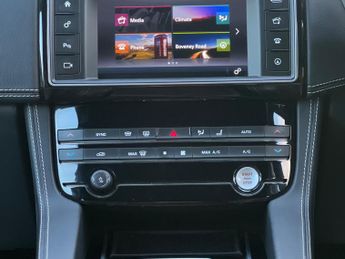 Jaguar F-PACE 2.0 D180 R-Sport Auto AWD Euro 6 (s/s) 5dr