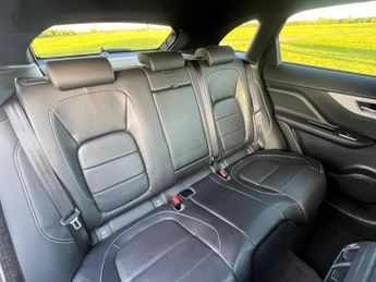 Jaguar F-PACE 2.0 D180 R-Sport Auto AWD Euro 6 (s/s) 5dr