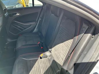Mercedes-Benz CLA 2.1 CLA220d AMG Line Night Edition Coupe 7G-DCT Euro 6 (s/s) 4dr