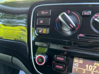 Volkswagen up! 1.0 BlueMotion Tech High up! Euro 5 (s/s) 5dr