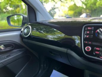 Volkswagen up! 1.0 BlueMotion Tech High up! Euro 5 (s/s) 5dr