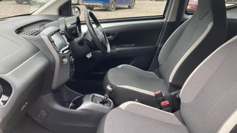 Toyota AYGO 1.0 VVT-i x-play x-shift Euro 6 5dr (Safety Sense)