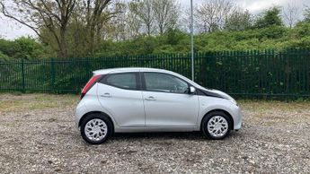 Toyota AYGO 1.0 VVT-i x-play x-shift Euro 6 5dr (Safety Sense)