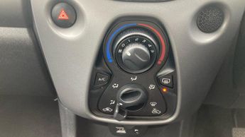 Toyota AYGO 1.0 VVT-i x-play x-shift Euro 6 5dr (Safety Sense)
