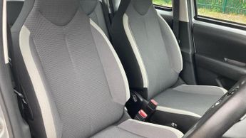 Toyota AYGO 1.0 VVT-i x-play x-shift Euro 6 5dr (Safety Sense)