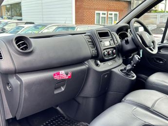 Renault Trafic 2.0 dCi ENERGY 30 Business LWB Euro 6 (s/s) 5dr (9 Seat)