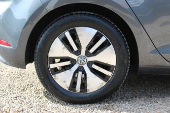 Volkswagen e-Golf 35.8kWh e-Golf Auto 5dr