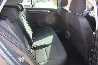 Volkswagen e-Golf 35.8kWh e-Golf Auto 5dr
