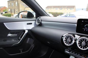 Mercedes-Benz A Class 1.3 A250e 15.6kWh AMG Line Edition (Premium Plus) 8G-DCT Euro 6 