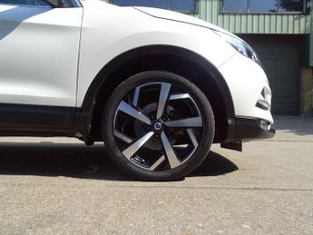 Nissan Qashqai 1.3 DIG-T N-Motion DCT Auto Euro 6 (s/s) 5dr