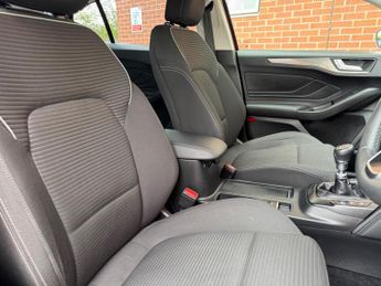 Ford Focus 1.0T EcoBoost Titanium Euro 6 (s/s) 5dr