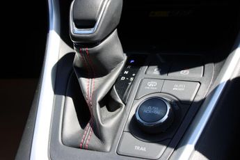 Toyota RAV4 2.5 VVT-h 18.1 kWh Dynamic CVT 4WD Euro 6 (s/s) 5dr