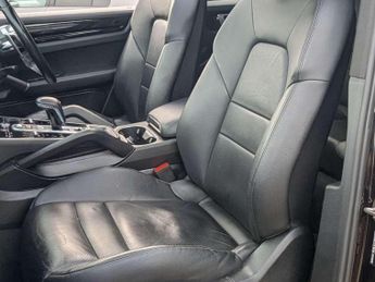 PORSCHE CAYENNE 3.0 Cayenne V6 Auto 4WD 5dr