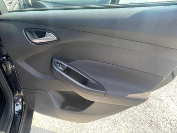 Ford Focus 1.6 Titanium Powershift Euro 6 5dr