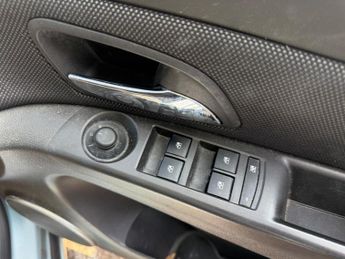Chevrolet Cruze 1.7 VCDi LTZ Euro 5 (s/s) 5dr (Nav)