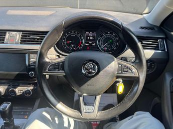 Skoda Octavia 2.0 TDI Scout DSG 4WD Euro 6 (s/s) 5dr