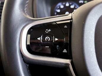 Volvo XC90 2.0 B5 MHEV Momentum Auto 4WD Euro 6 (s/s) 5dr