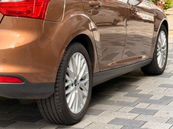 Ford Focus 1.0T EcoBoost Zetec Navigator Euro 5 (s/s) 5dr